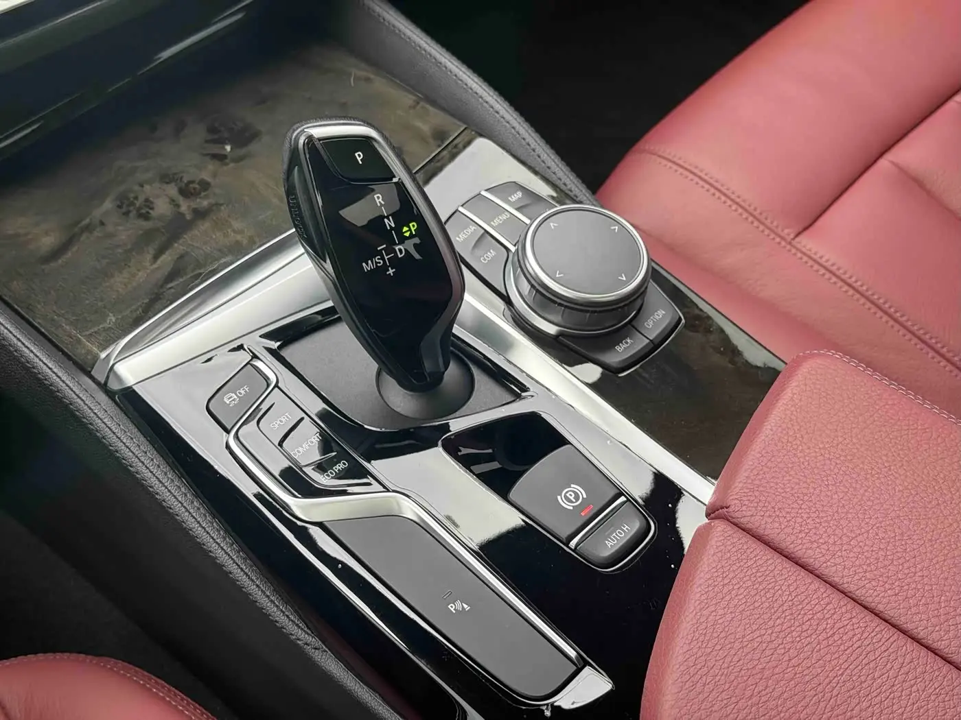 BMW 5 Series 2020 — Şəkil 10/14