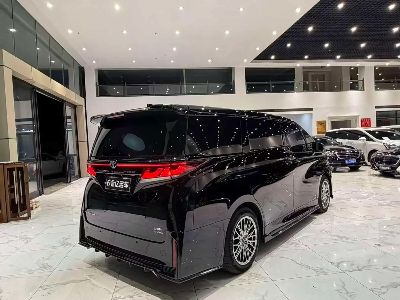 Toyota Vellfire 2024 — Photo 17/17