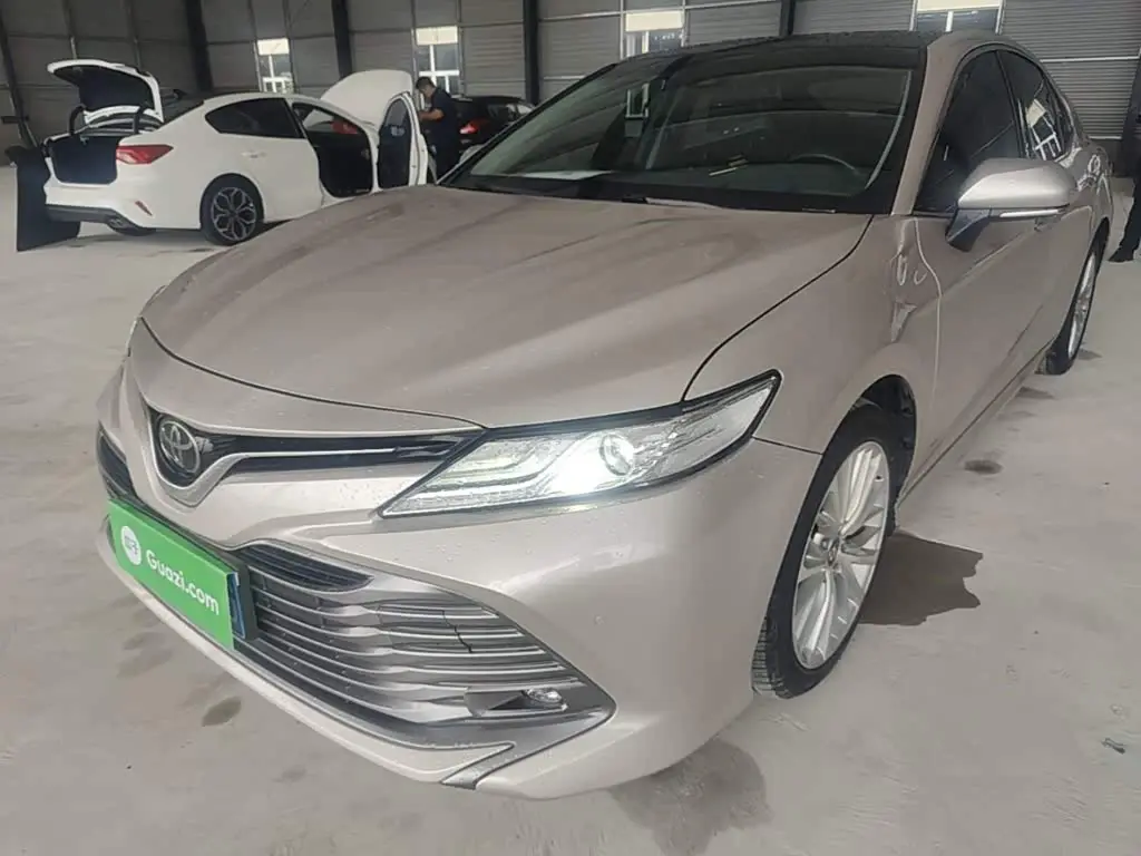 Toyota Camry 2020 — Фото 2/20