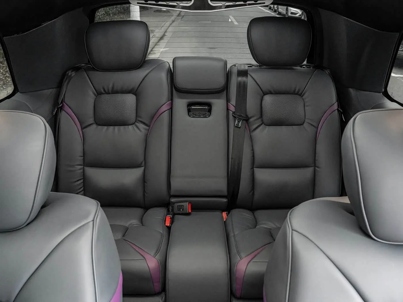 Mercedes-Benz V-Class 2023 — Photo 13/18