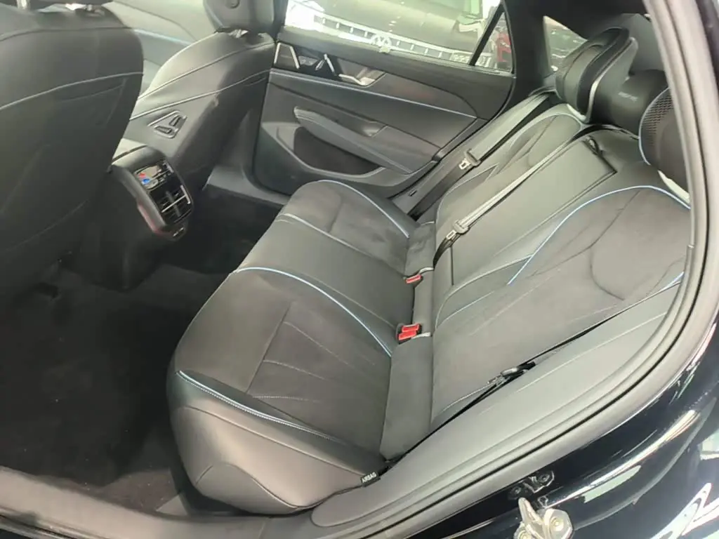 Volkswagen Passat 2025 — ფოტო 17/20