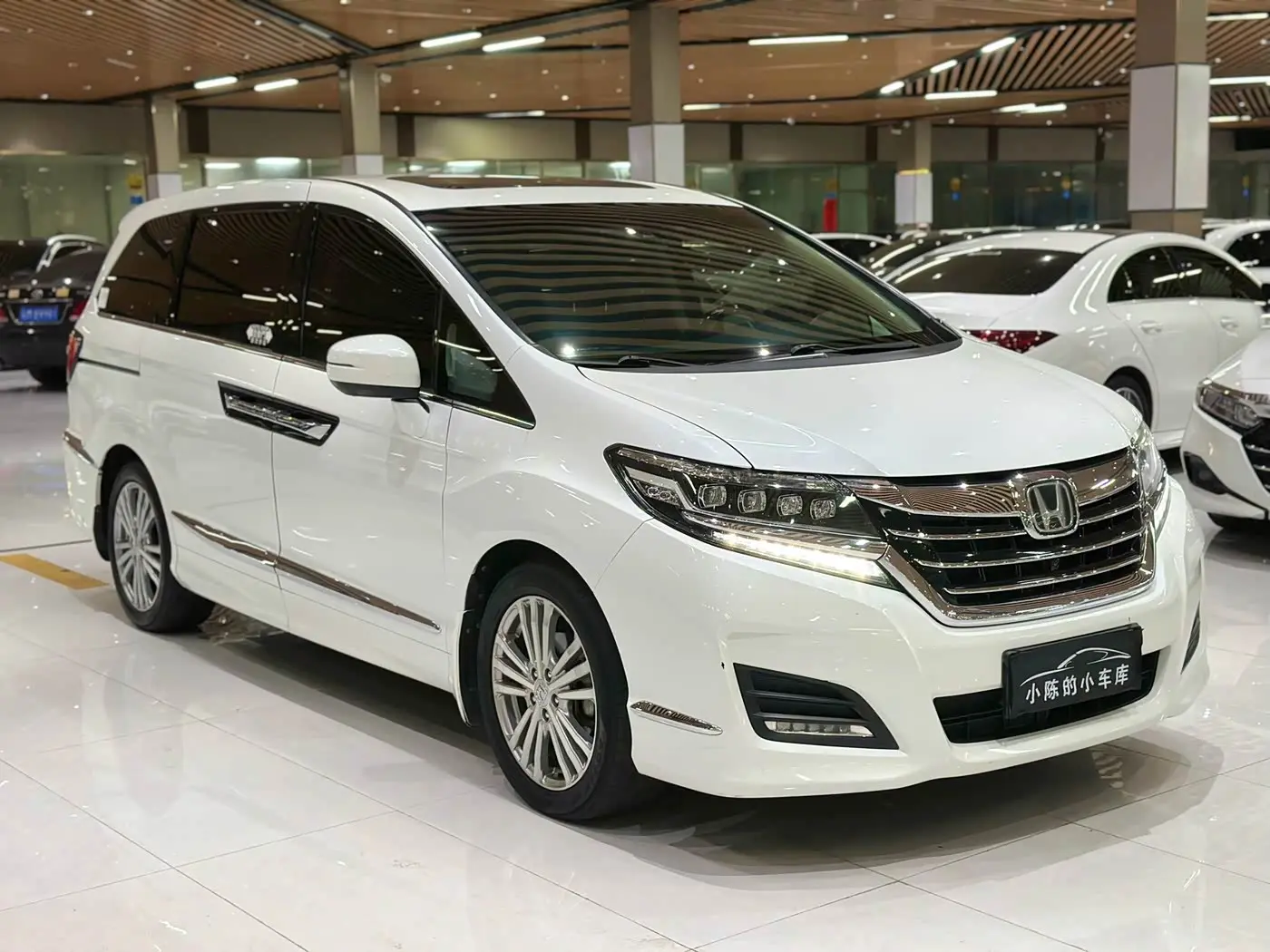 Honda Elysion 2018 — Photo 3/13