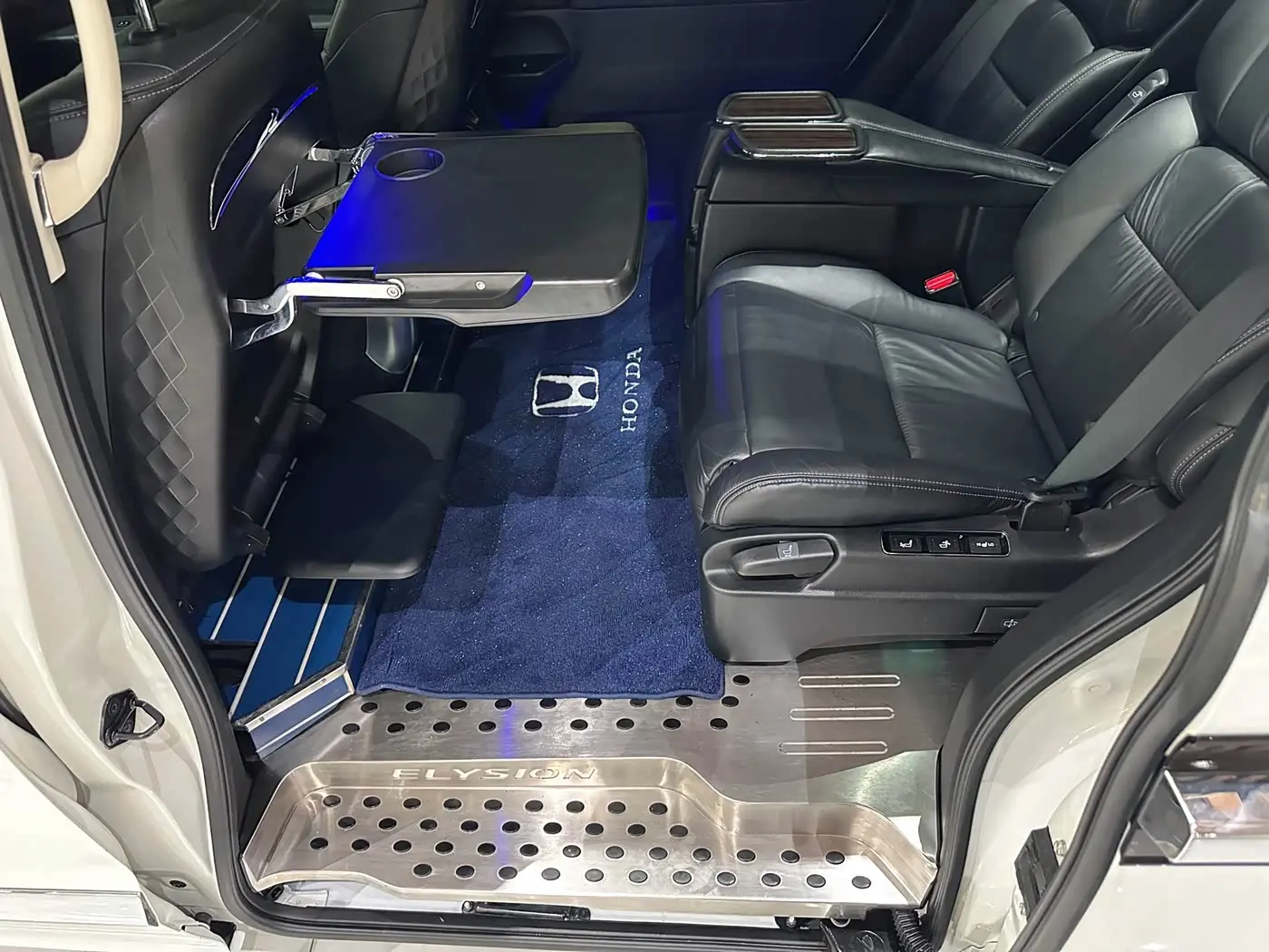 Honda Elysion 2018 — Photo 7/13