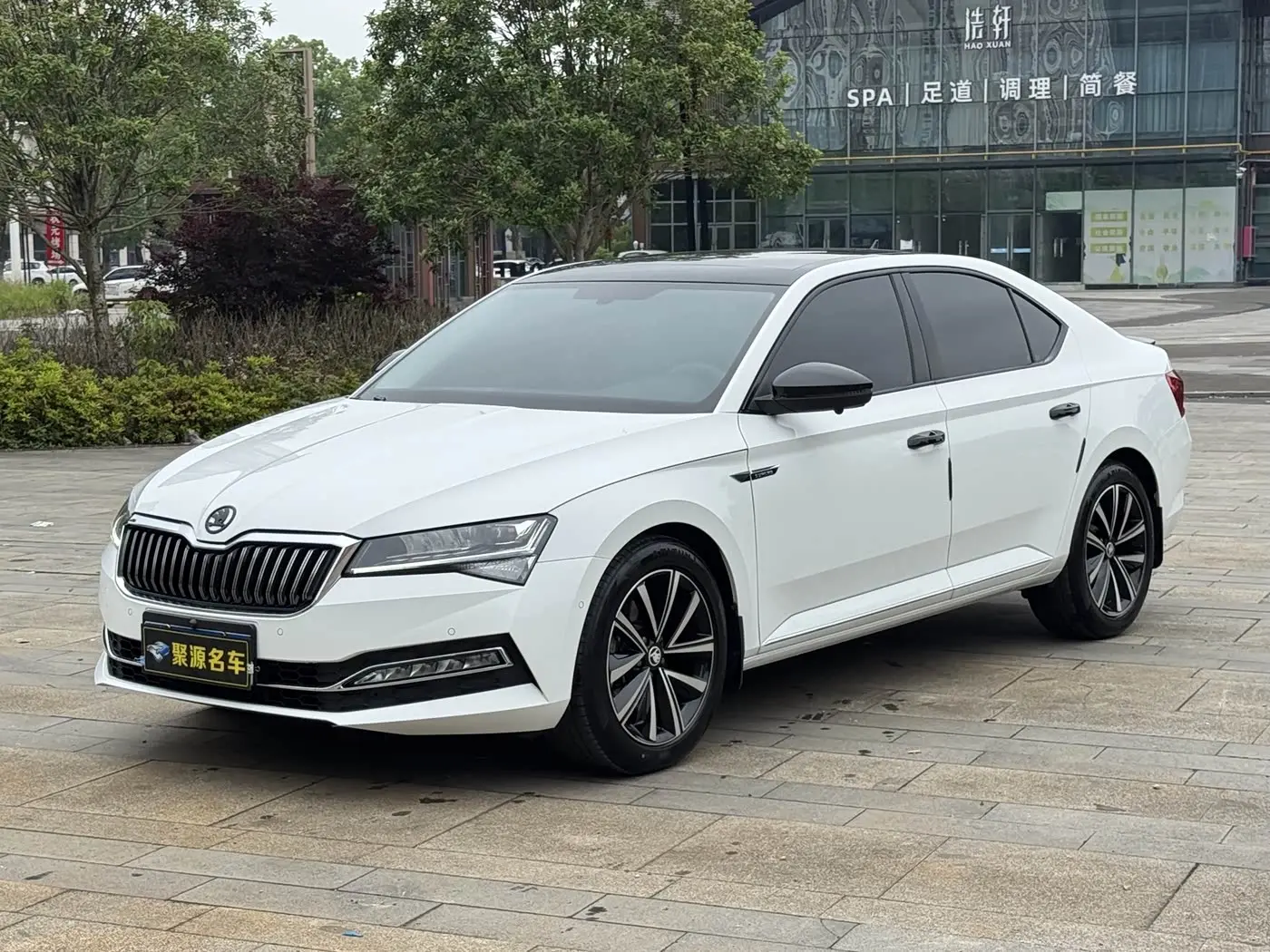 Škoda Superb 2024 — Фото 1/9
