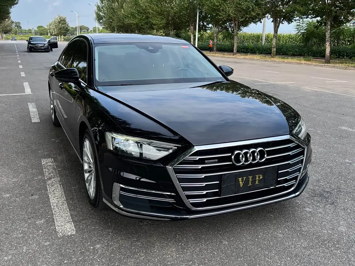 Audi A8 2019 — Фото 1/20