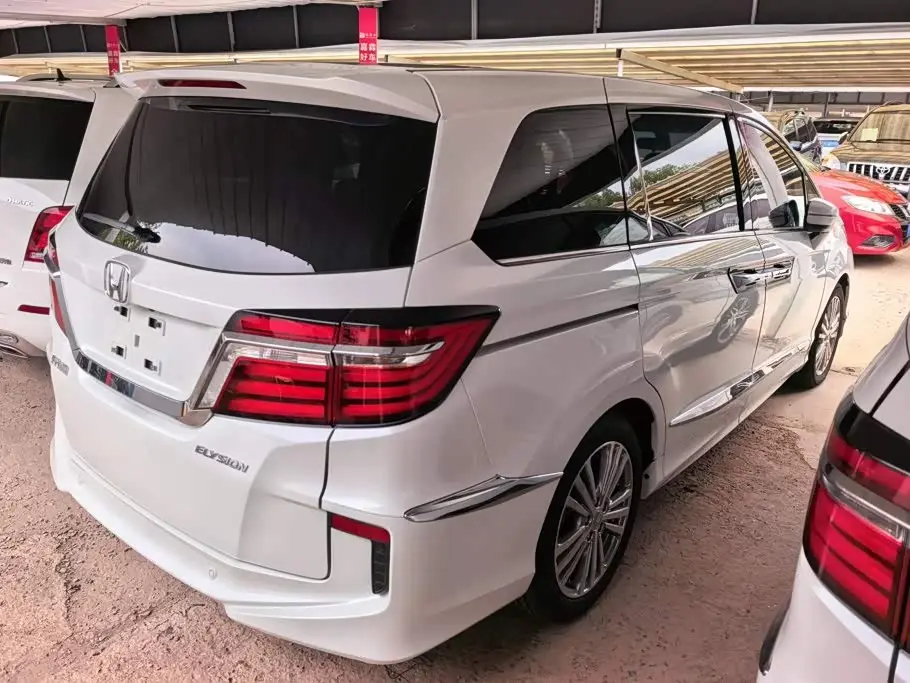 Honda Elysion 2019 — Photo 3/16