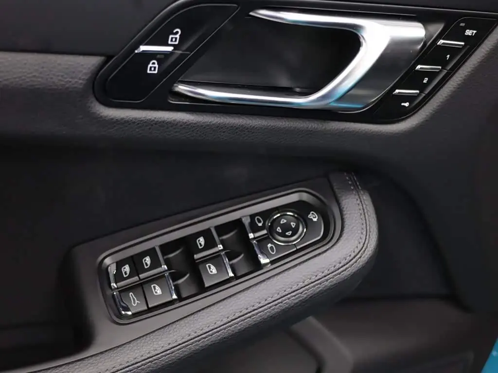 Porsche Macan 2023 — Фото 6/20