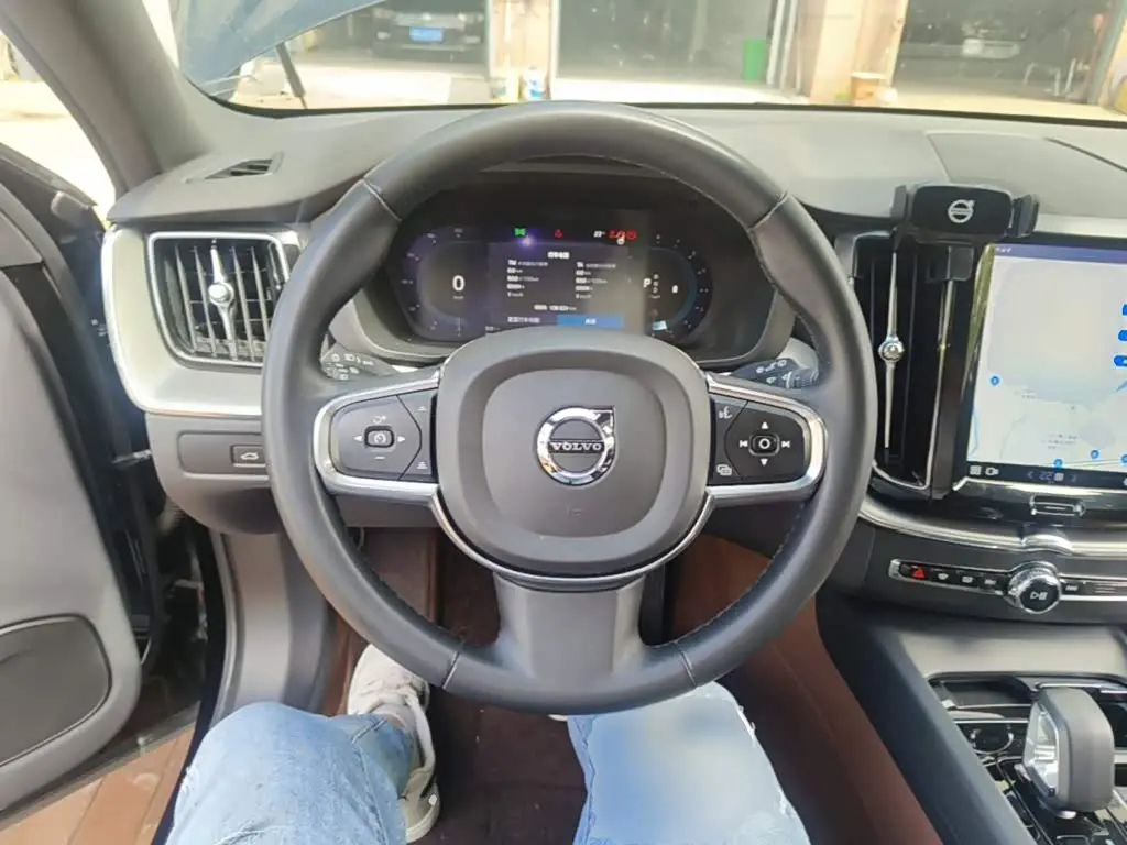Volvo XC60 2023 — Фото 7/20