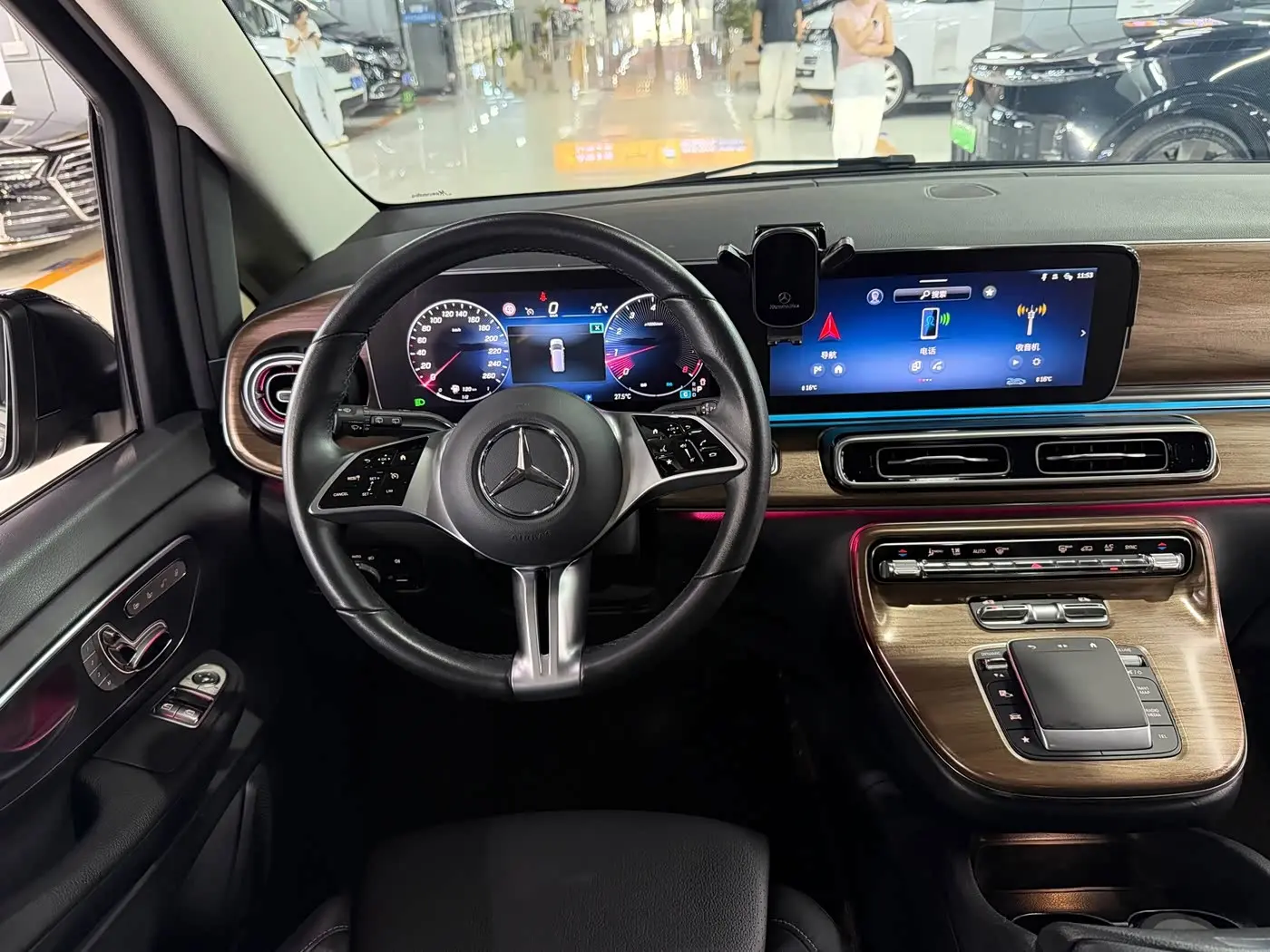 Mercedes-Benz V-Class 2024 — Фото 7/16