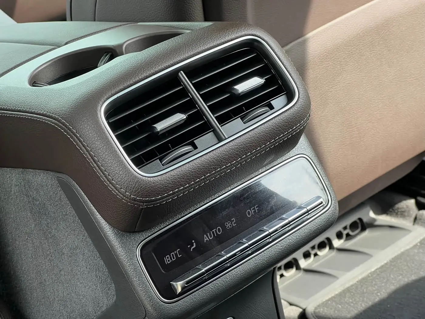 Mercedes-Benz GLS 2020 — Photo 19/20