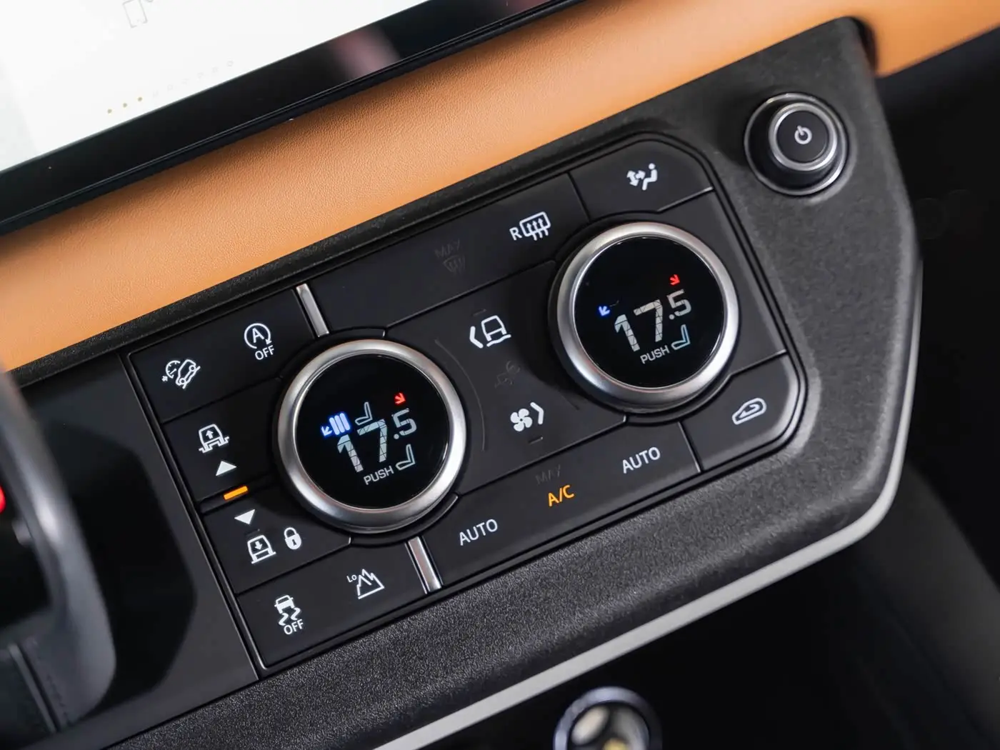 Land Rover Defender 2023 — Фото 14/20