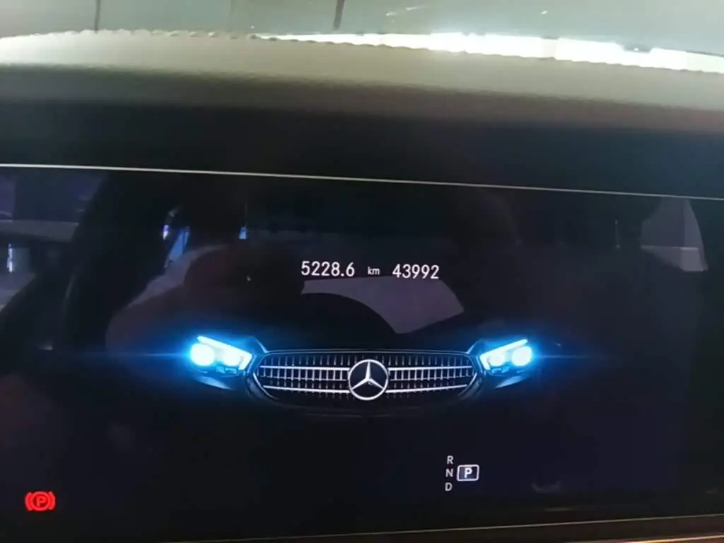 Mercedes-Benz E-Class 2023 — Photo 12/20