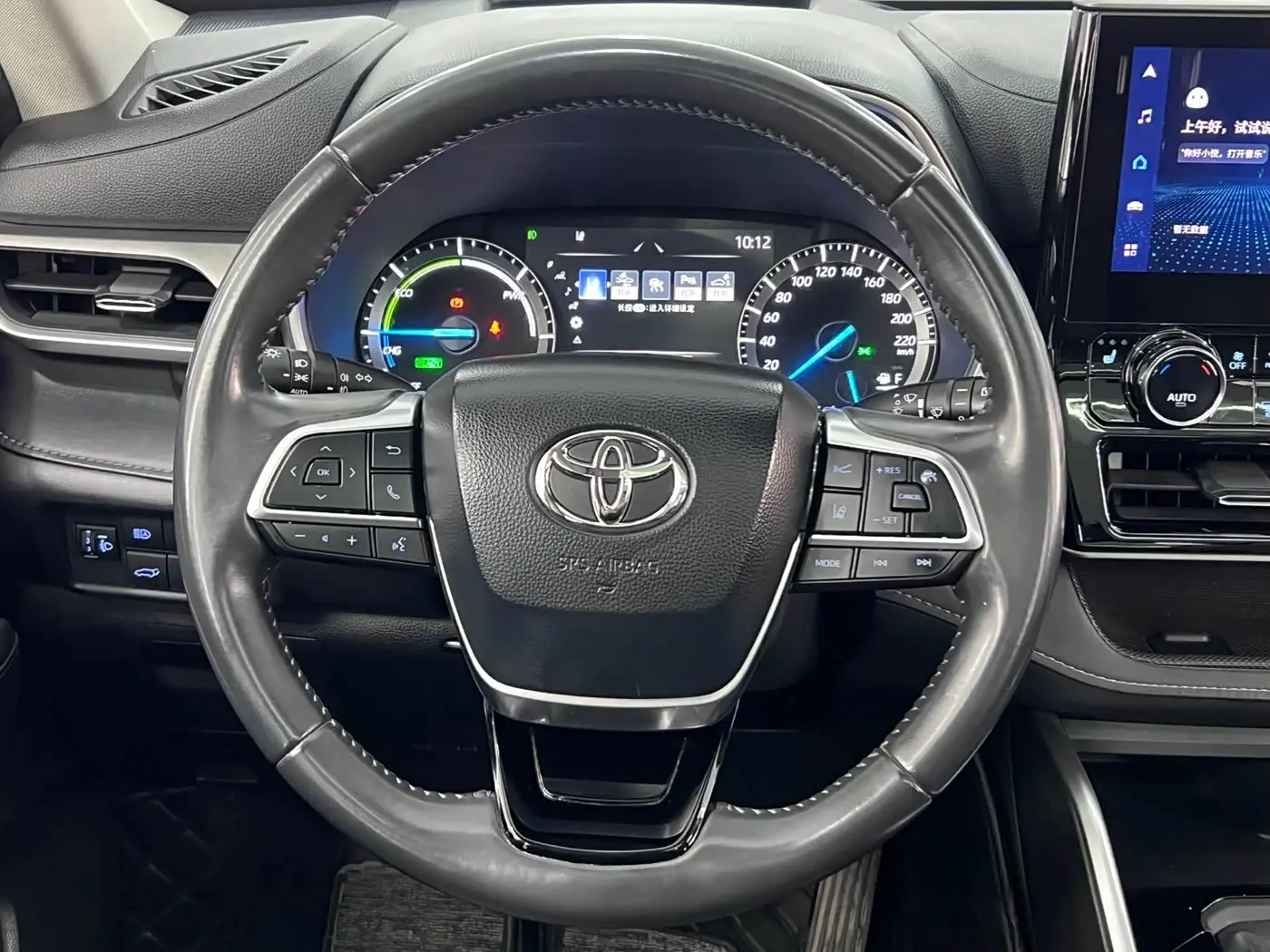 Toyota Highlander 2022 — Photo 19/20