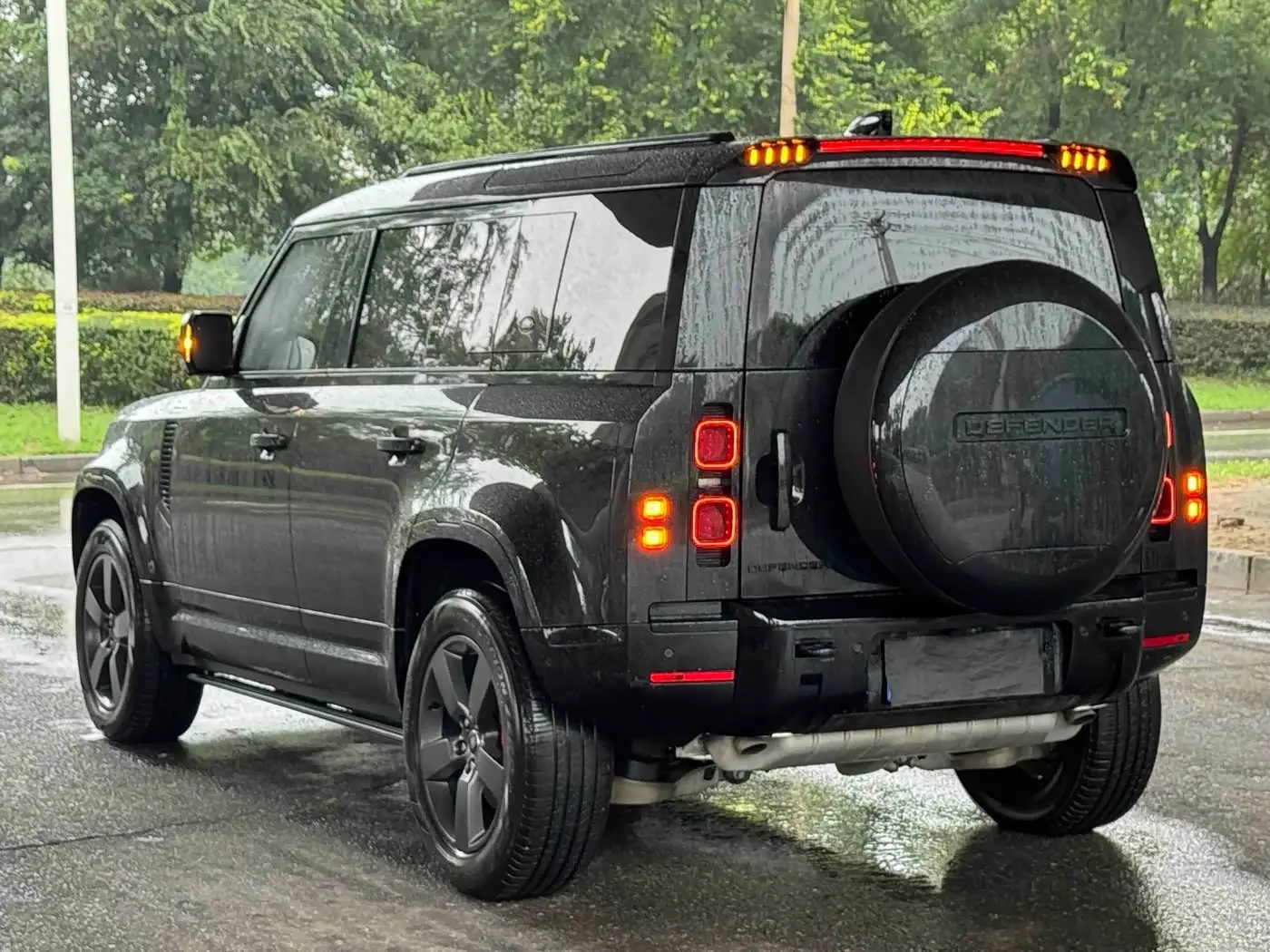 Land Rover Defender 2023 — Photo 4/10