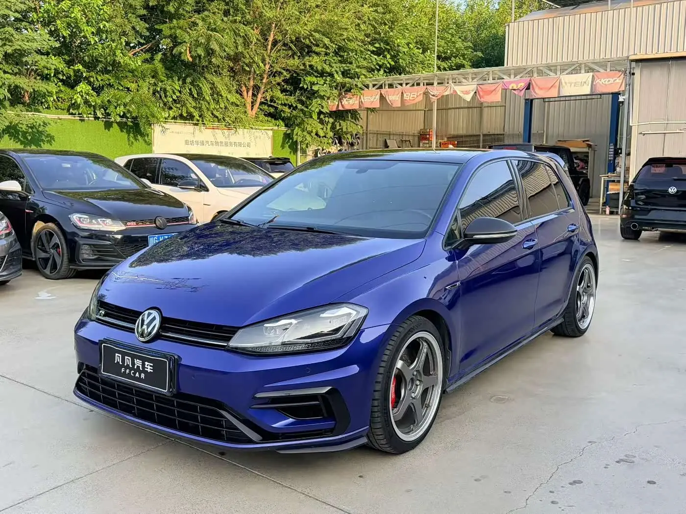Volkswagen Golf 2019 — Photo 1/12