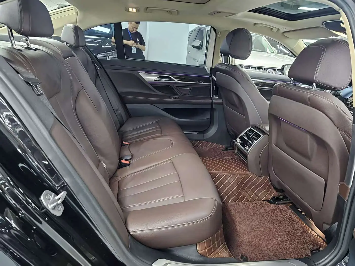 BMW 7 Series 2017 — Şəkil 14/19