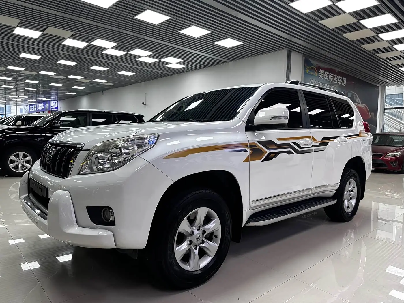 Toyota Prado 2013 — Photo 1/15