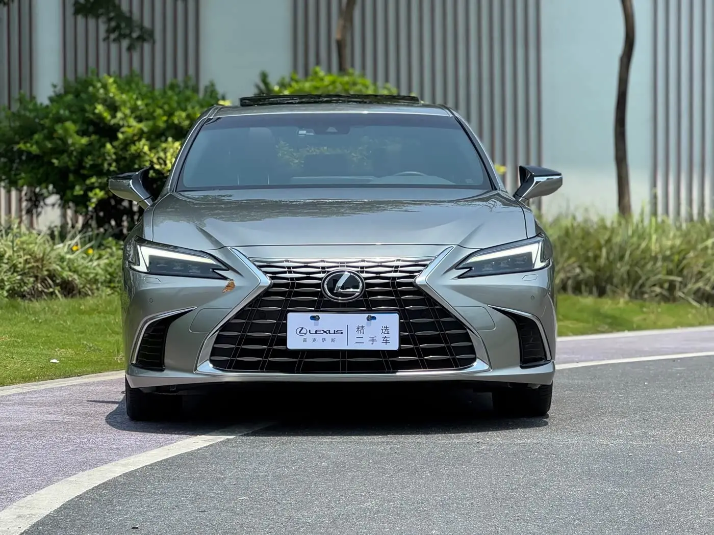 Lexus ES 2024 — Photo 2/16