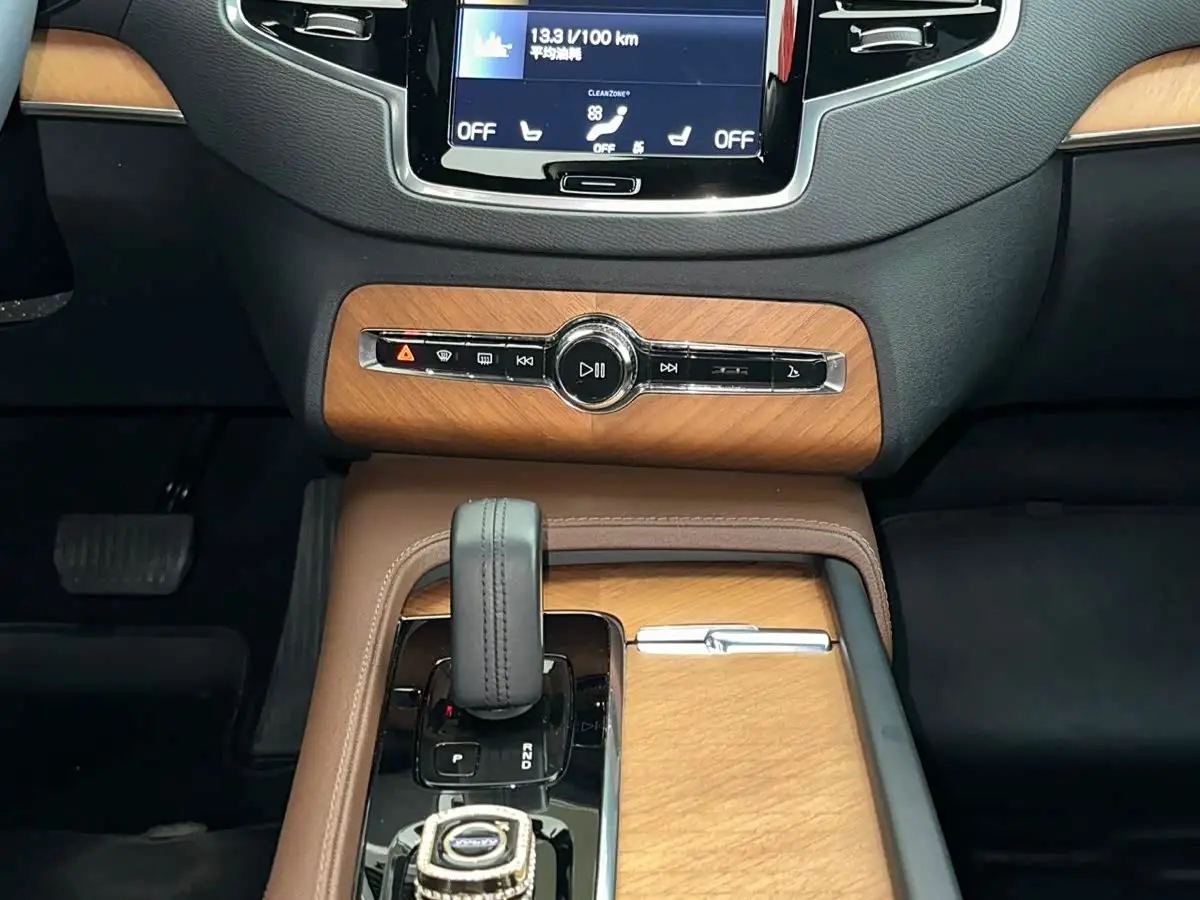 Volvo XC90 2021 — Photo 15/20