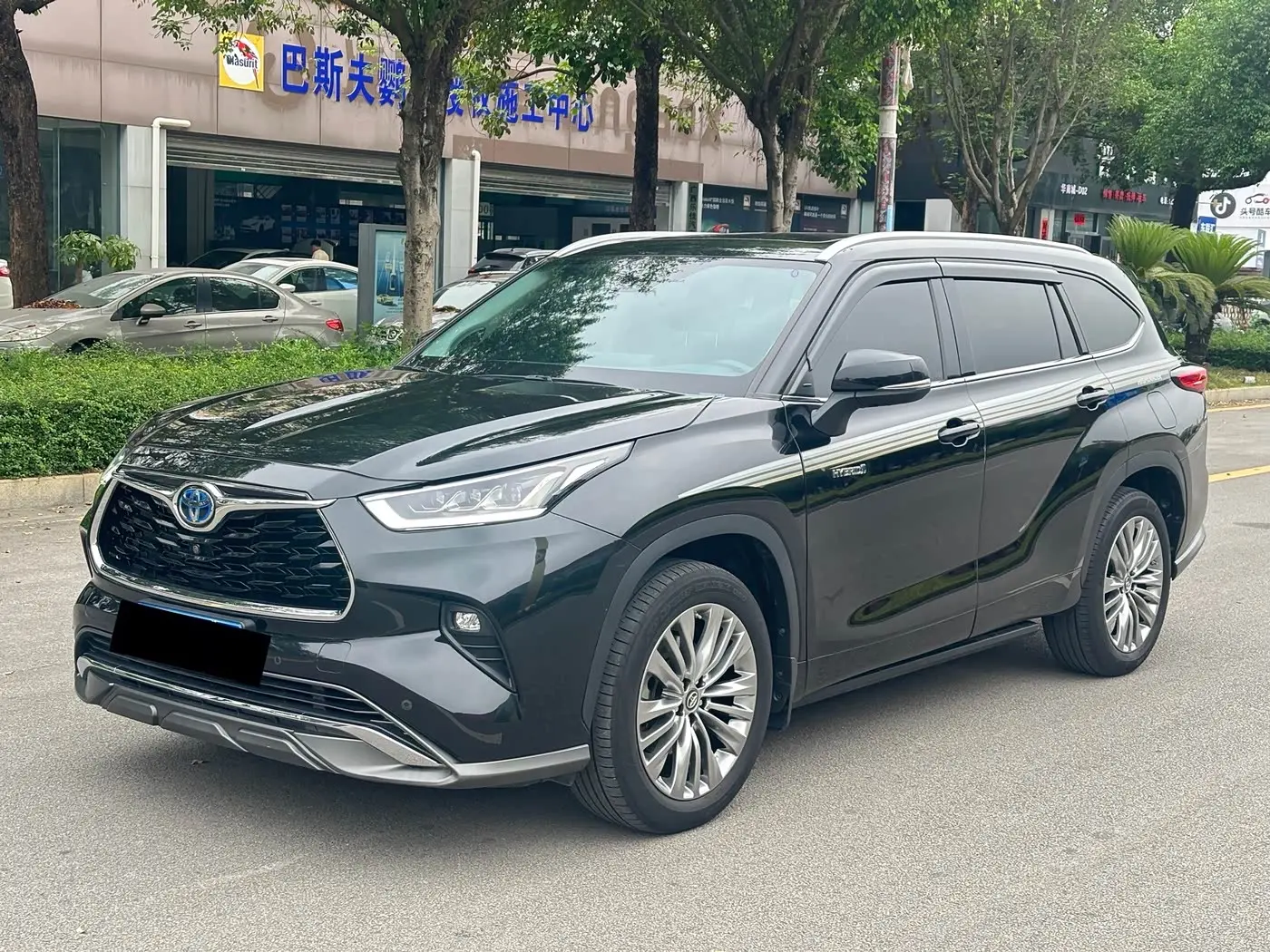 Toyota Highlander 2021 — Фото 1/14