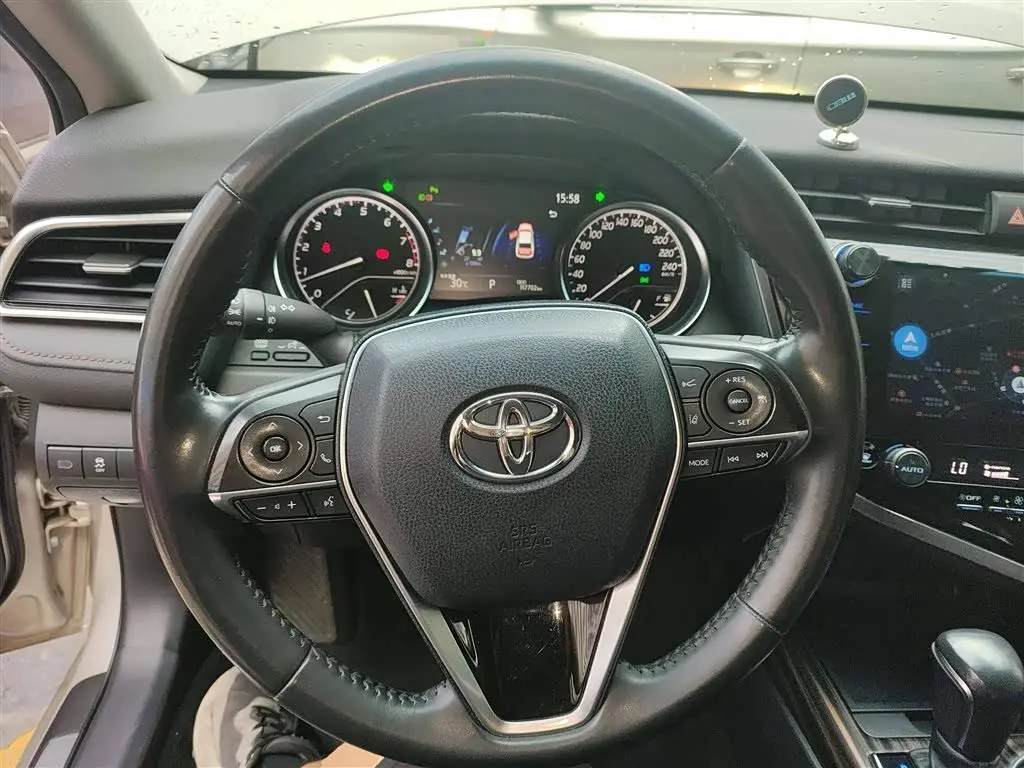 Toyota Camry 2019 — Photo 11/20