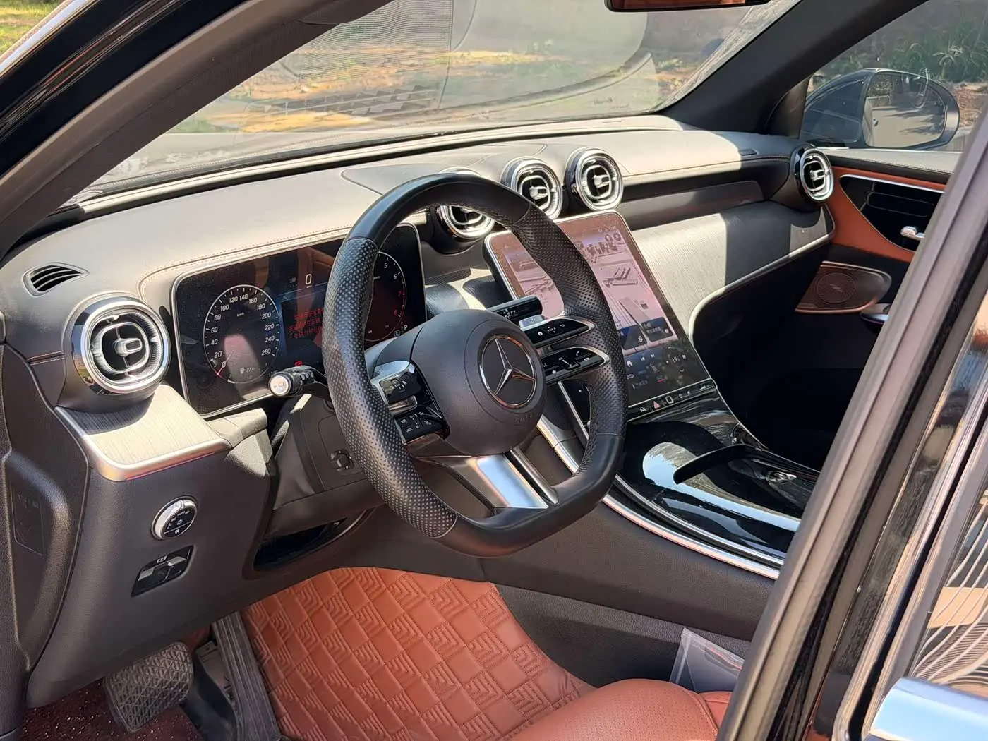 Mercedes-Benz GLC 2023 — Photo 9/9