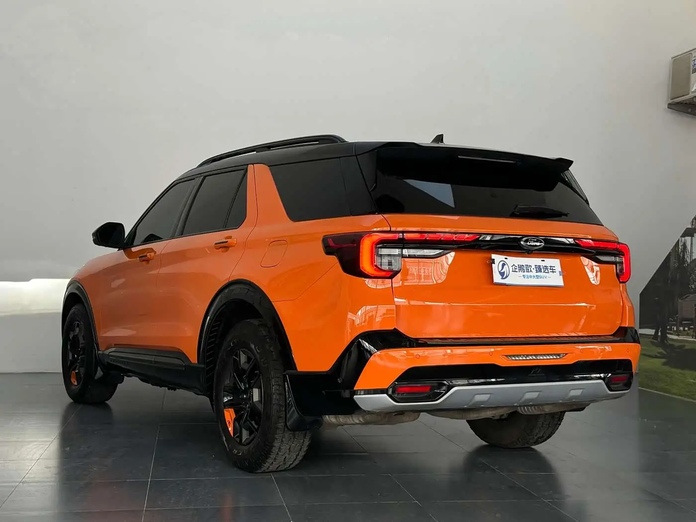Ford Explorer 2023 — Фото 6/18