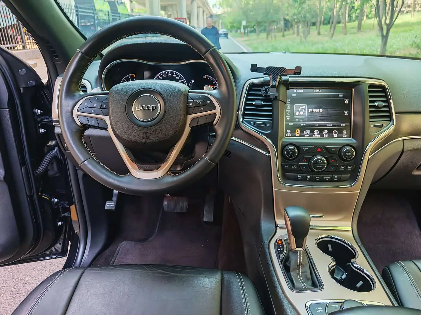 Jeep Grand Cherokee 2017 — Photo 7/14