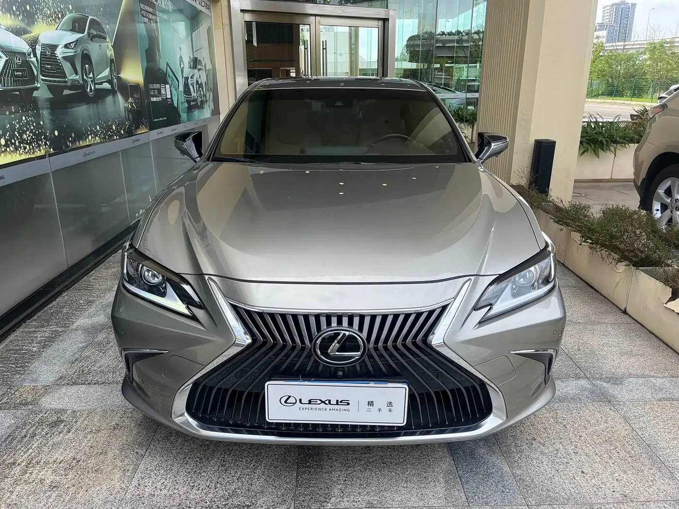 Lexus ES 2019 — Photo 2/17
