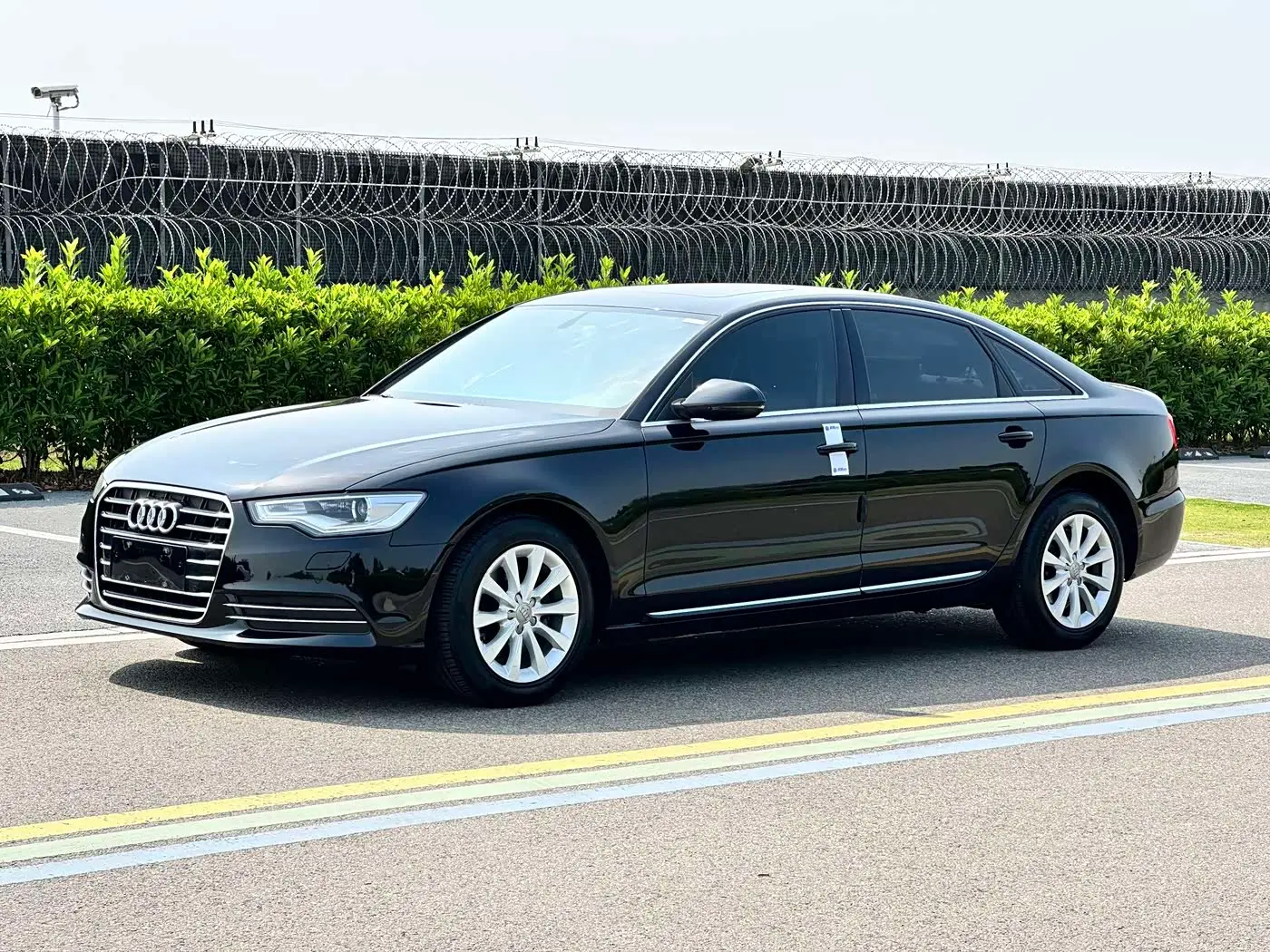 Audi A6L 2015 — Photo 1/18