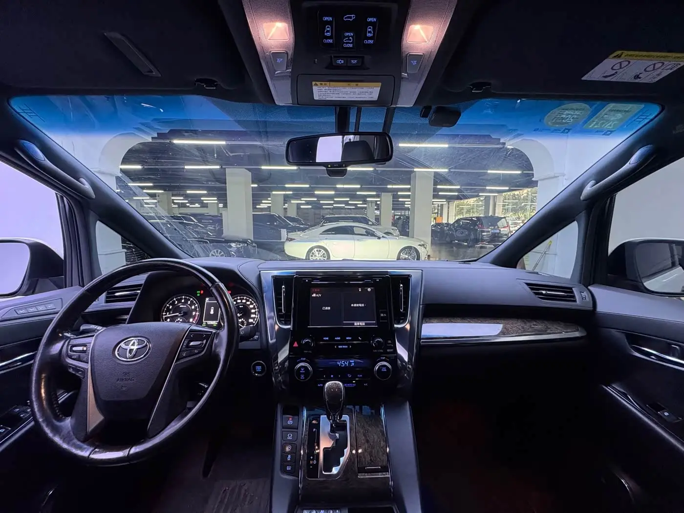 Toyota Alphard 2019 — Şəkil 10/17