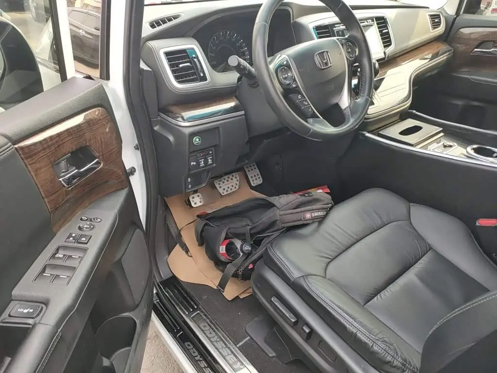 Honda Odyssey 2018 — Şəkil 15/20