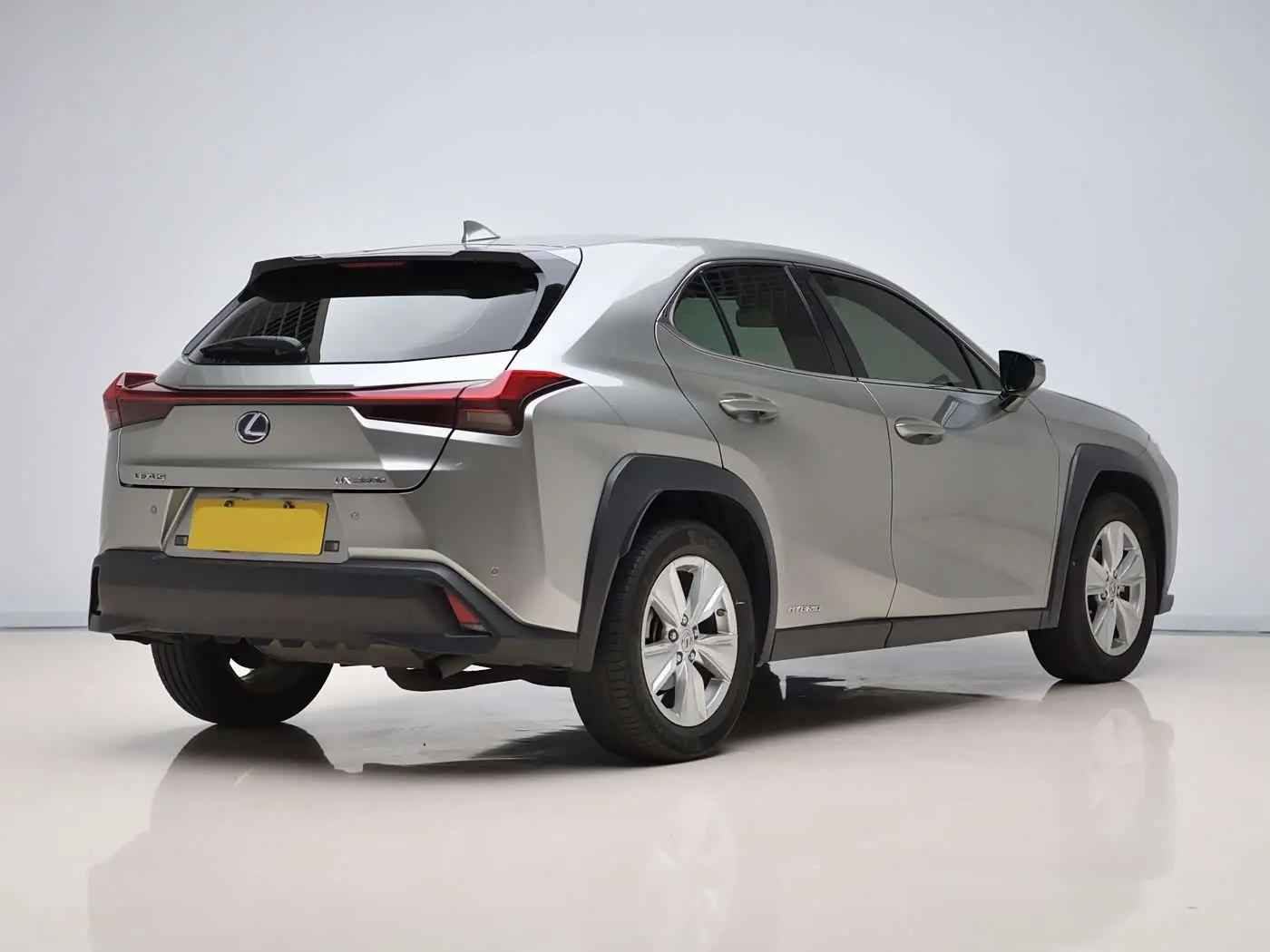 Lexus UX 2021 — Фото 6/20