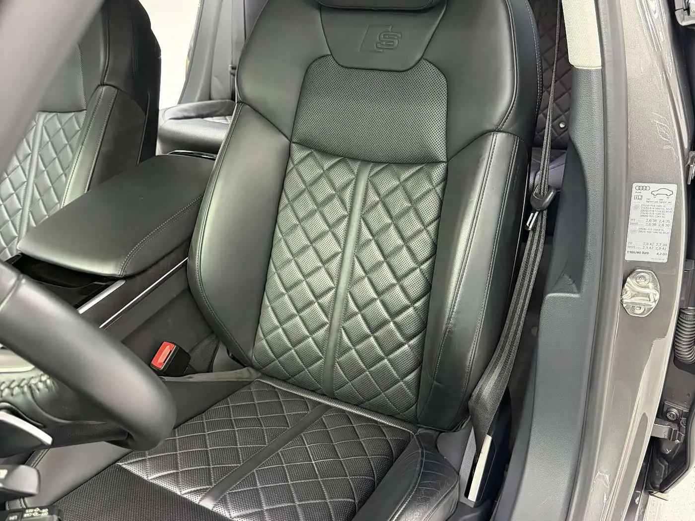 Audi A8 2020 — Photo 9/15