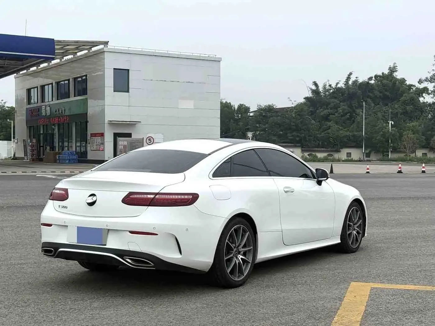 Mercedes-Benz E-Class 2021 — Фото 8/11