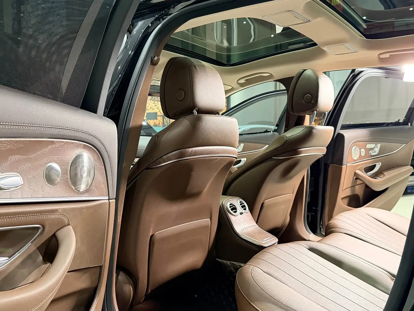 Mercedes-Benz E-Class 2021 — Фото 10/17