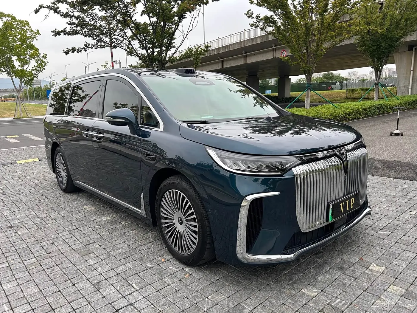 Voyah Auto Voyah Dreamer 2025 — Photo 2/16