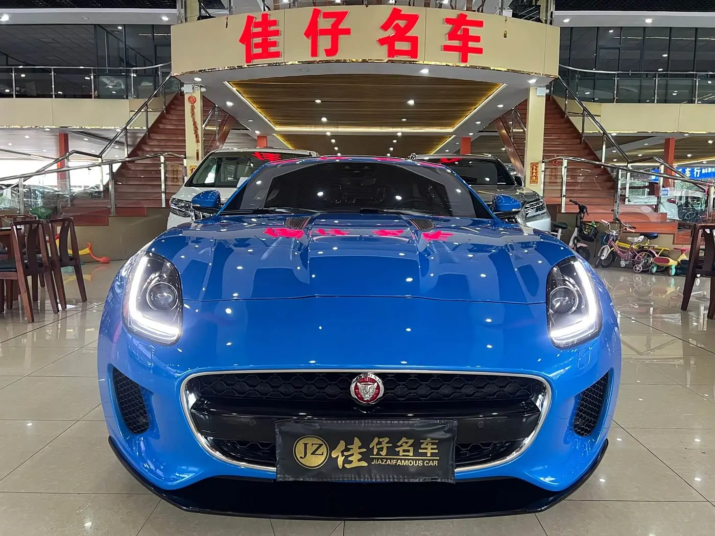 Jaguar F-TYPE 2019 — ფოტო 2/15