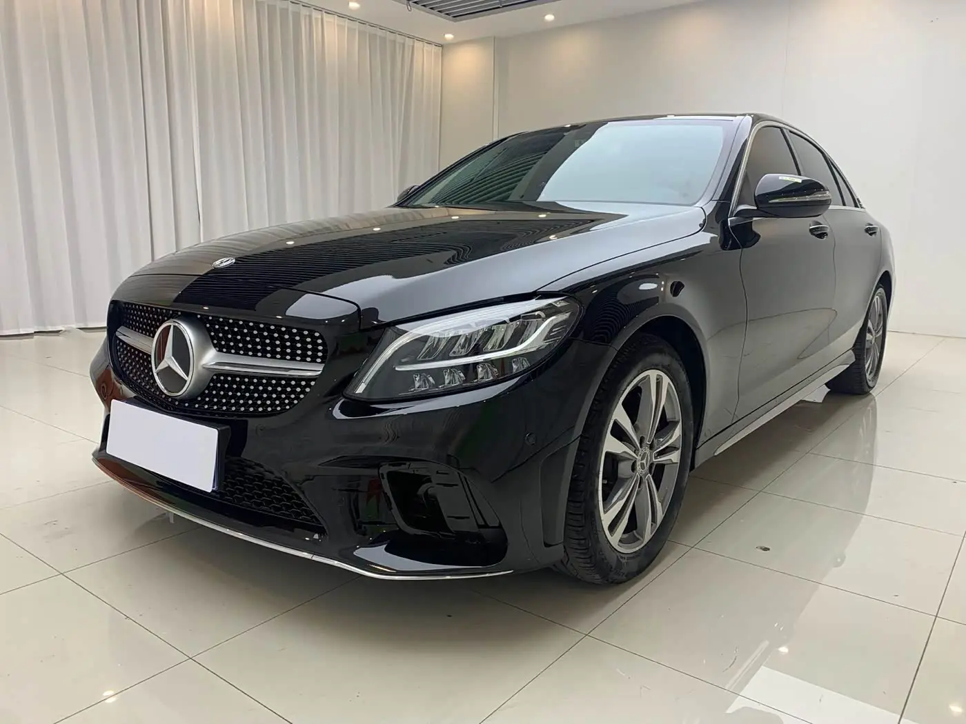 Mercedes-Benz C-Class 2020 — Photo 1/17