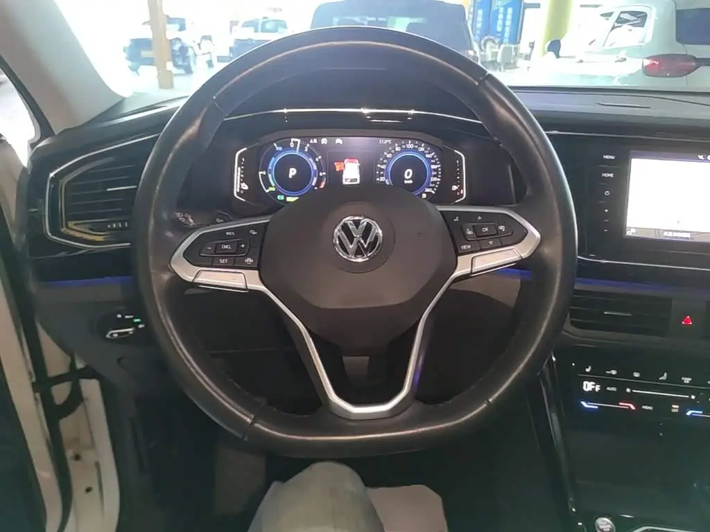 Volkswagen Tayron GTE Plug-in Hybrid 2021 — Фото 11/20