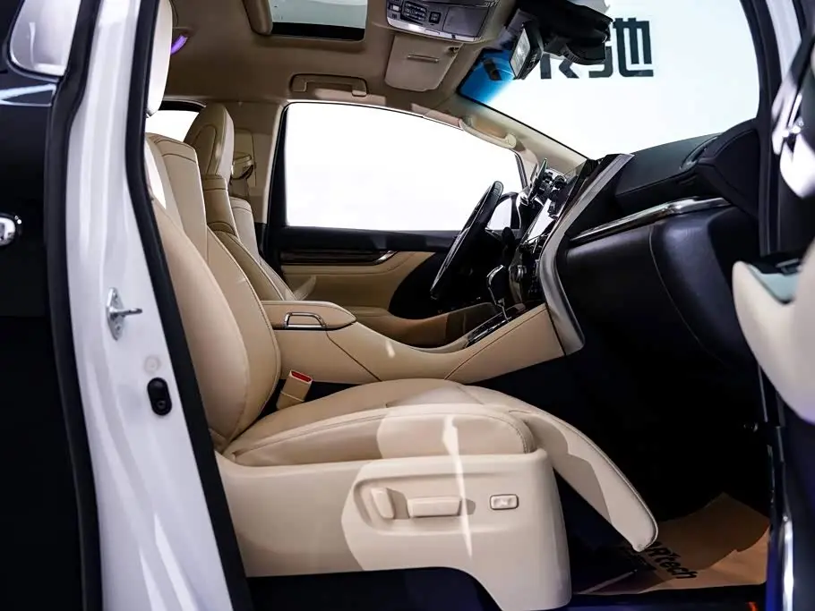 Toyota Alphard 2020 — Photo 19/20