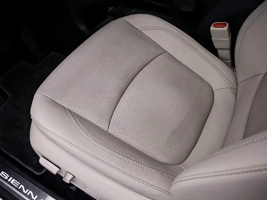 Toyota Sienna 2023 — Photo 17/20