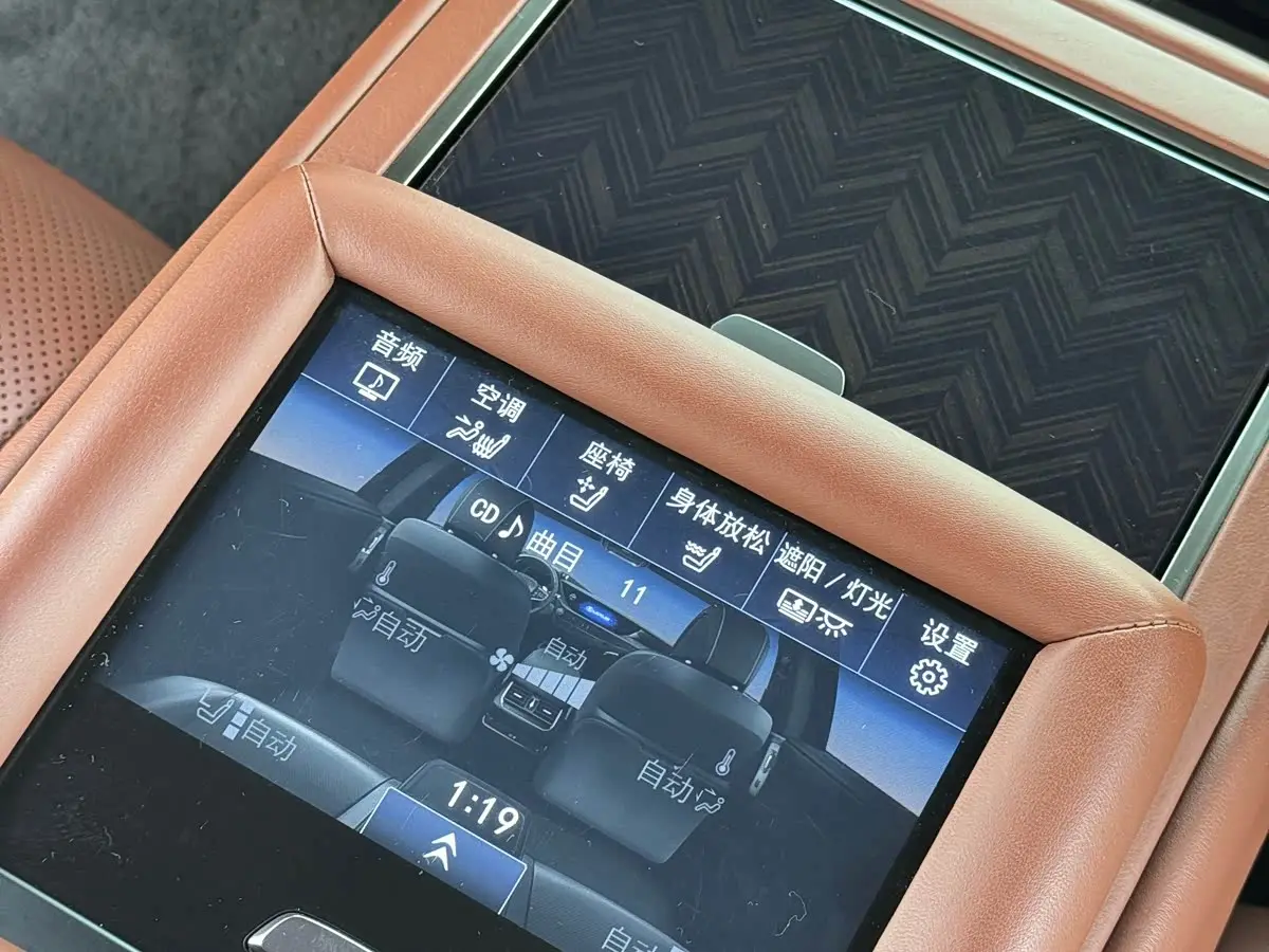 Lexus LS 2019 — Photo 15/20