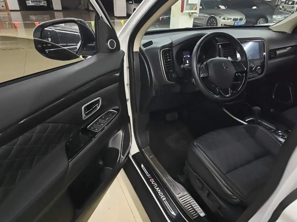 Mitsubishi Outlander 2021 — Şəkil 16/20
