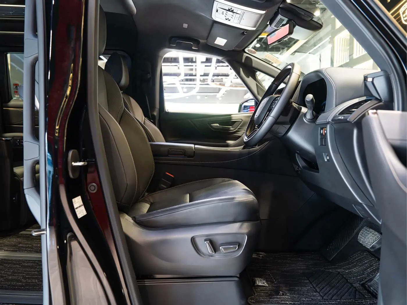 Toyota Alphard 2026 — Фото 18/20