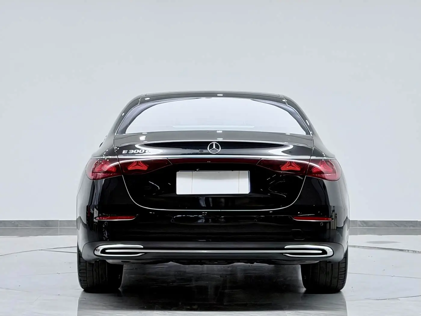 Mercedes-Benz E-Class 2025 — Photo 15/20