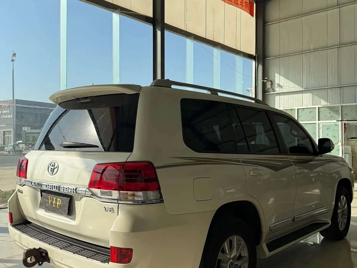 Toyota Land Cruiser 2017 — Şəkil 6/9