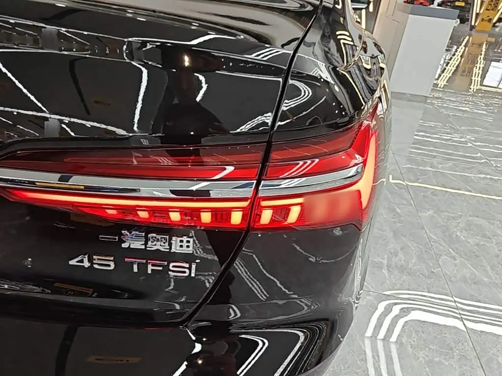 Audi A6L 2023 — Photo 8/20