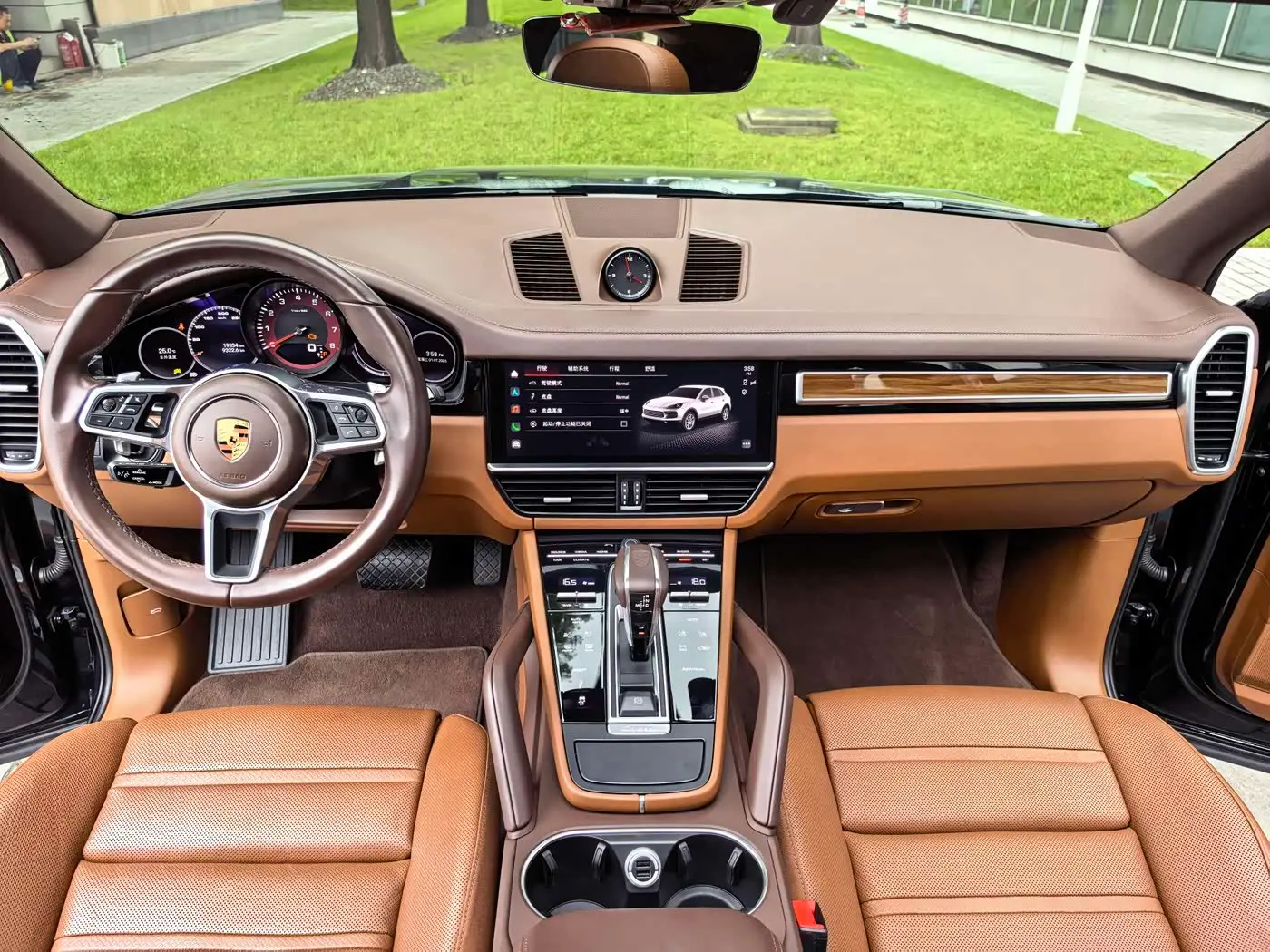 Porsche Cayenne 2023 — Photo 14/20