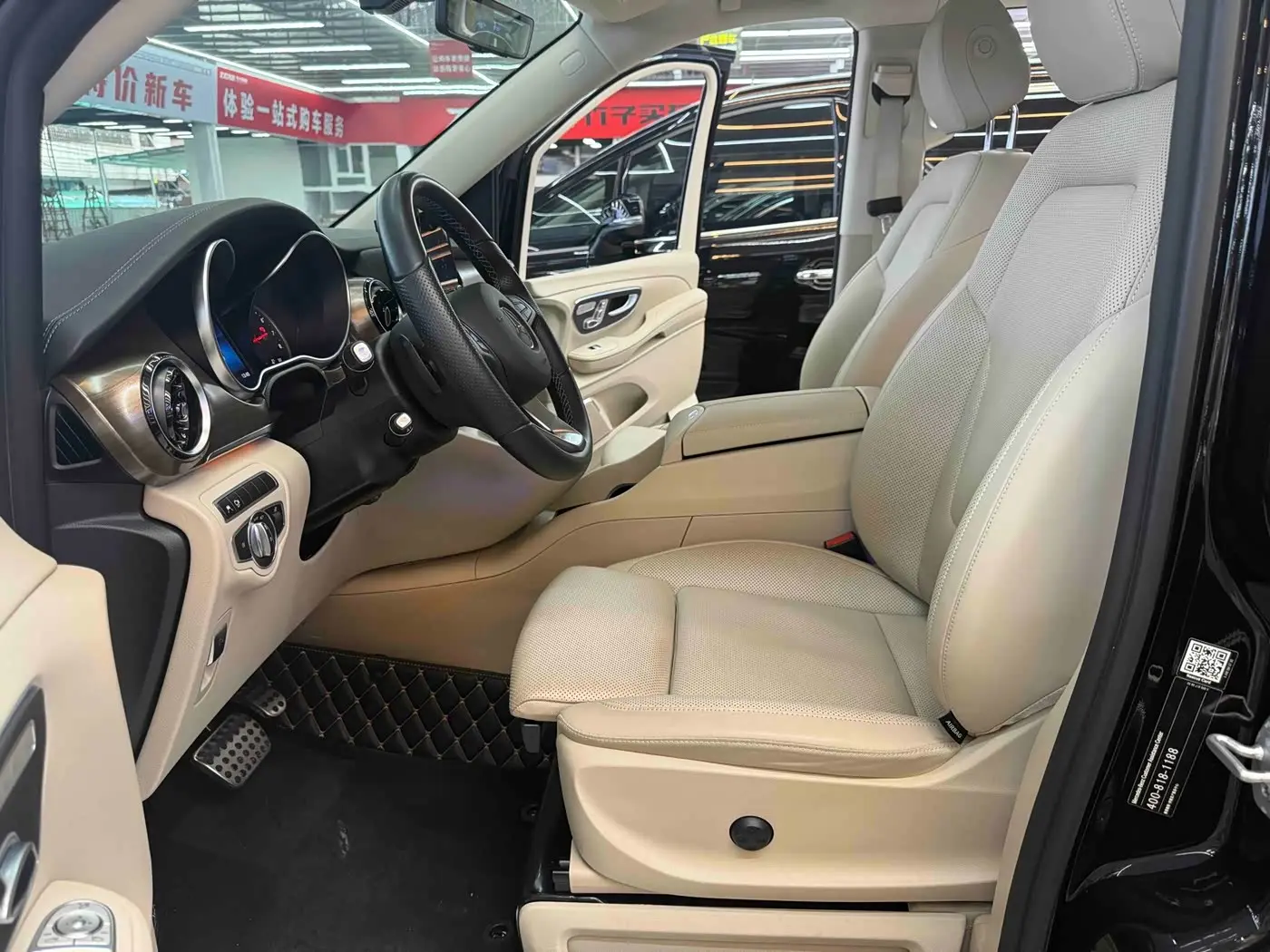 Mercedes-Benz V-Class 2023 — Photo 6/18